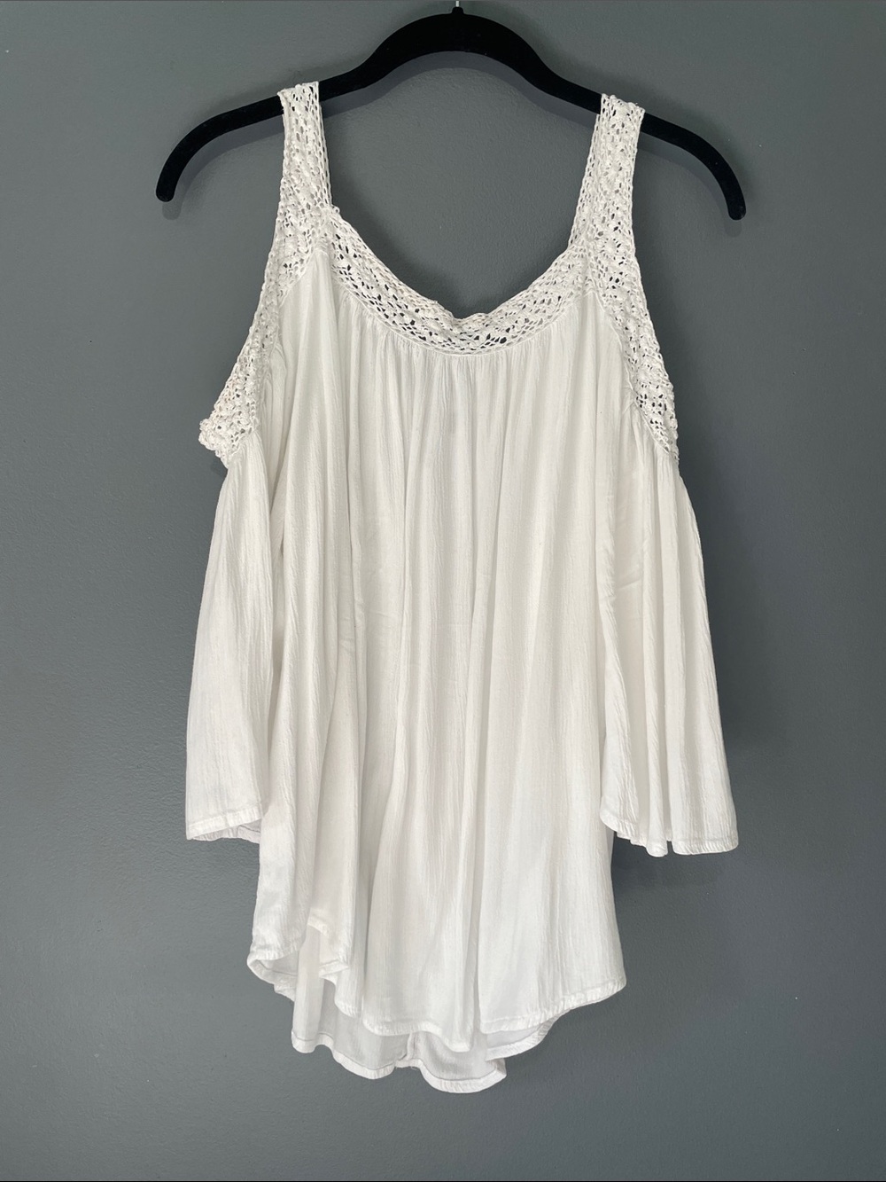 White Cold-Shoulder Crochet Trim Women's Top
